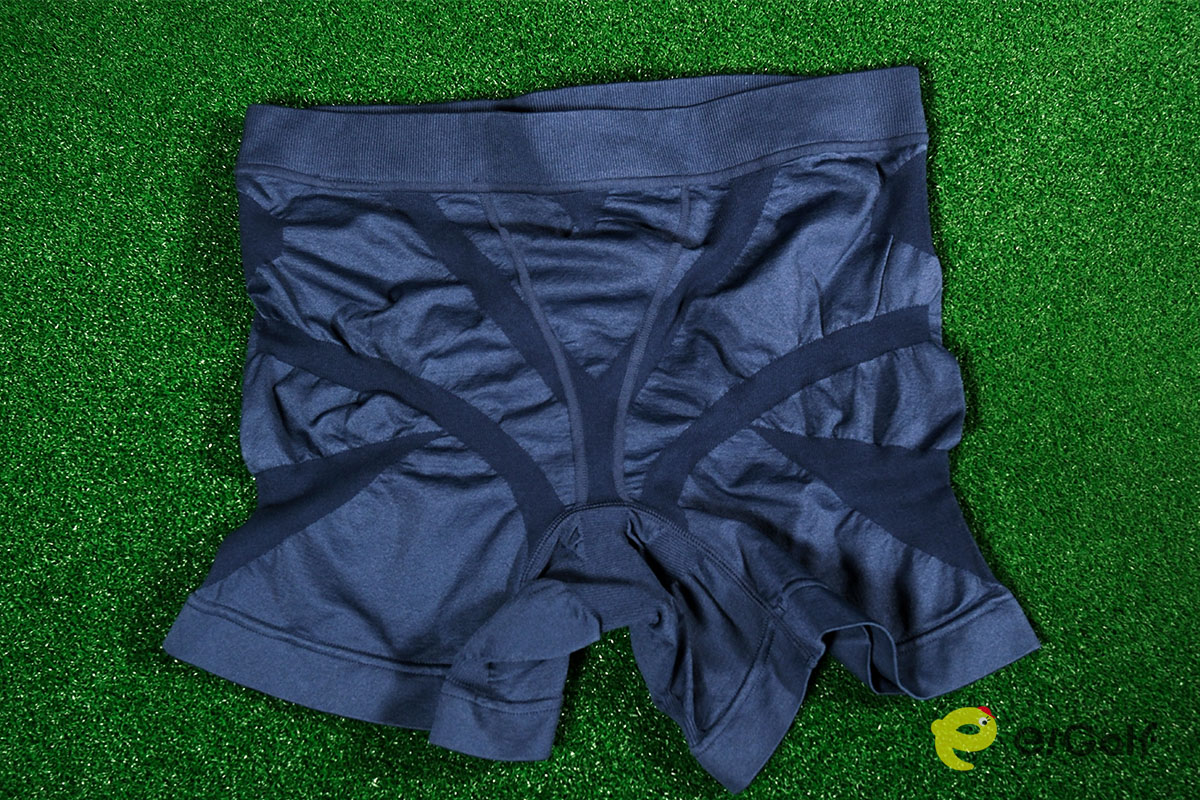 骨盤底筋に触れる位置に施された「デリットテック」内側の凹凸。素材の開発に2年以上を要したキモとなる部分