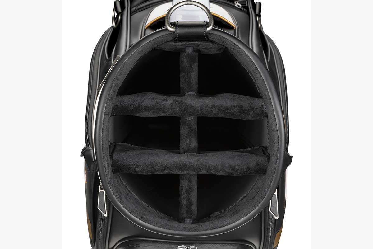 本体内部をセパレートすることにより、クラブのからみを防ぎます。