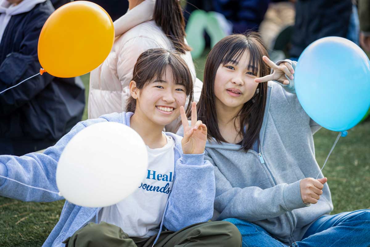 卒業記念イベントを楽しむ浜須賀小の児童たち　写真：GDO提供