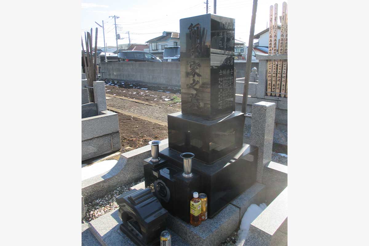 阿部進さんはさいたま市内の墓地に眠る　写真：清流舎