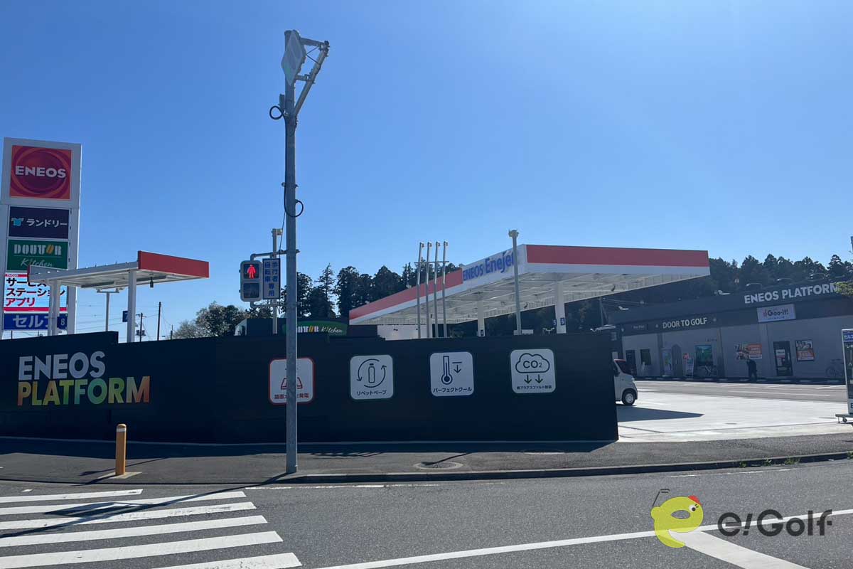 ガソリンスタンド内にオープンしたゴルフ練習場「DOOR TO GOLF ENEOS ひたち野うしく店」