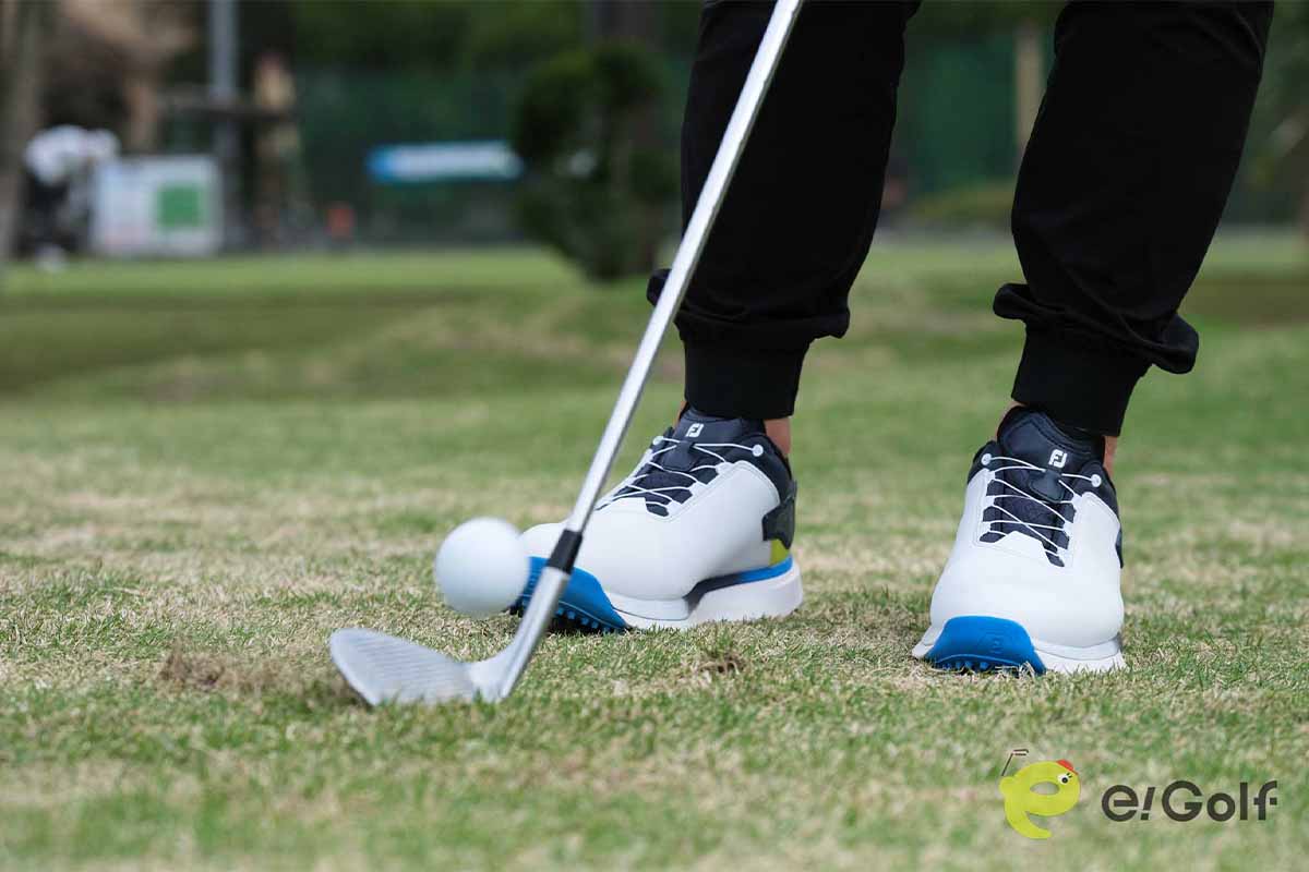 フォーティーンのウェッジをフィッティングするルイゴルフさん