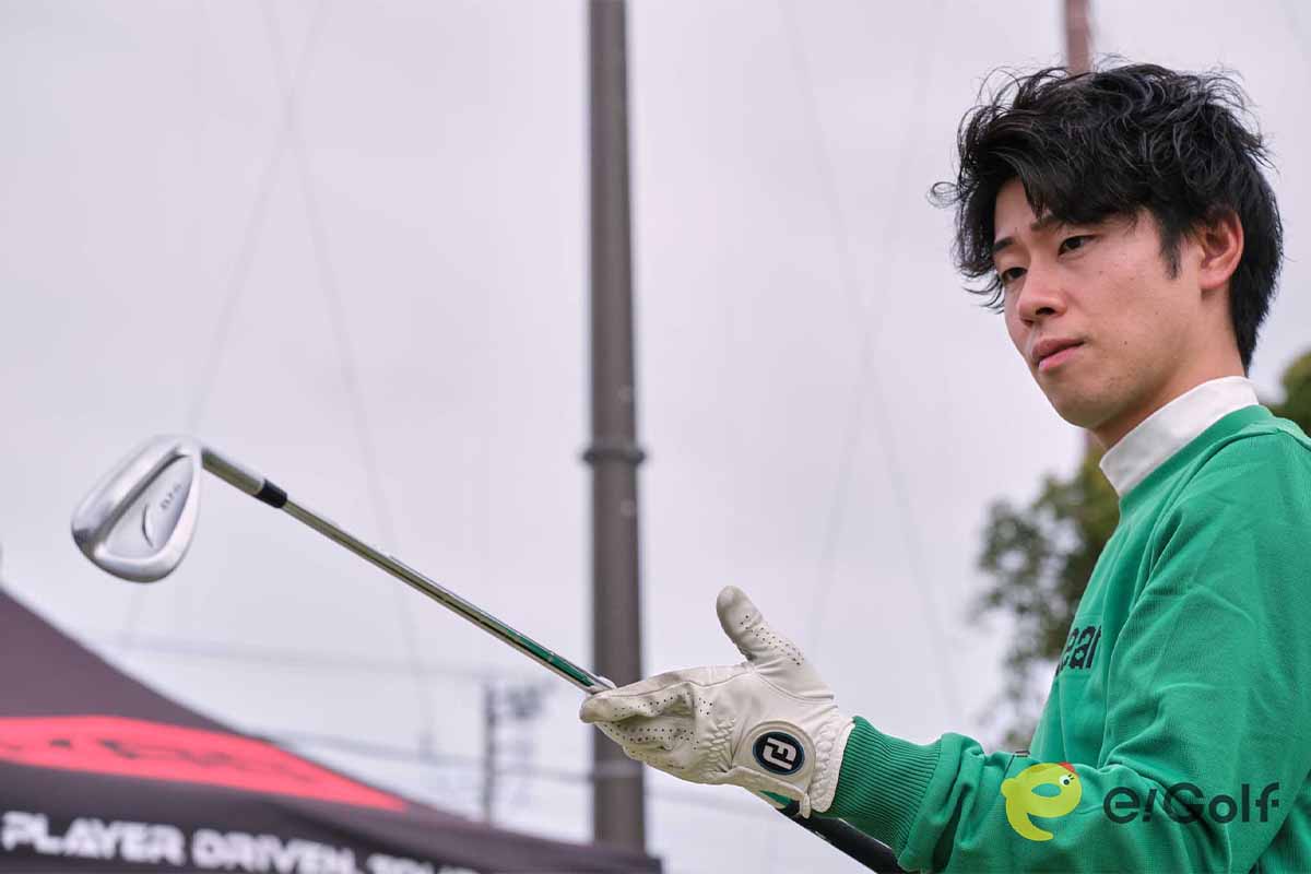 フォーティーンのウェッジをフィッティングするルイゴルフさん