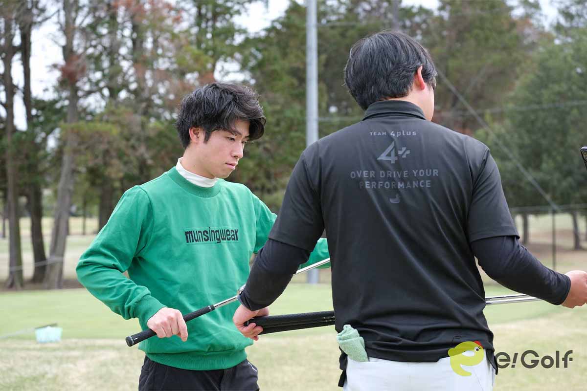 フォーティーンのウェッジをフィッティングするルイゴルフさん