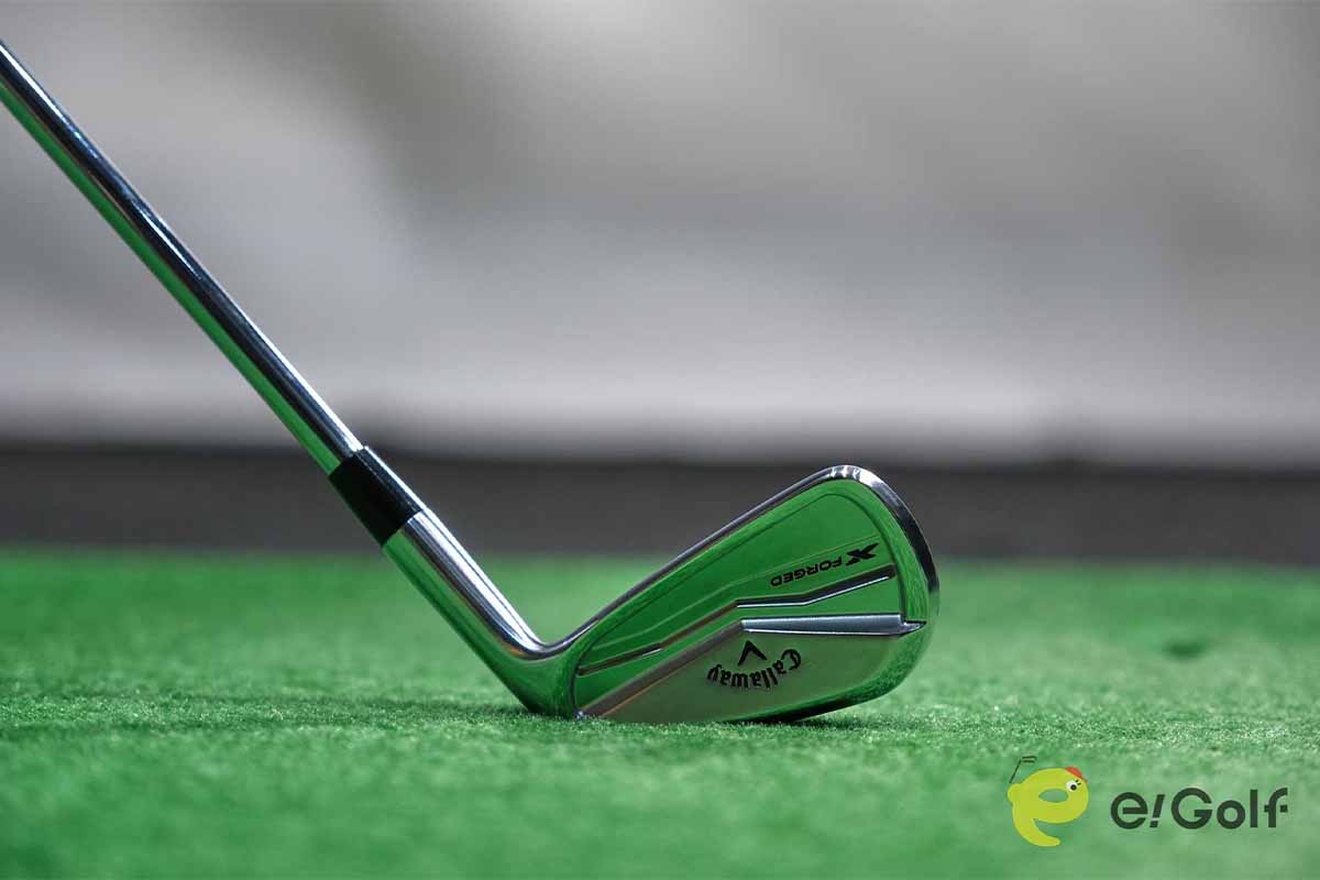 Tさんが構えたヘッドに寄ってみると、たしかにトゥがすごく浮いていた