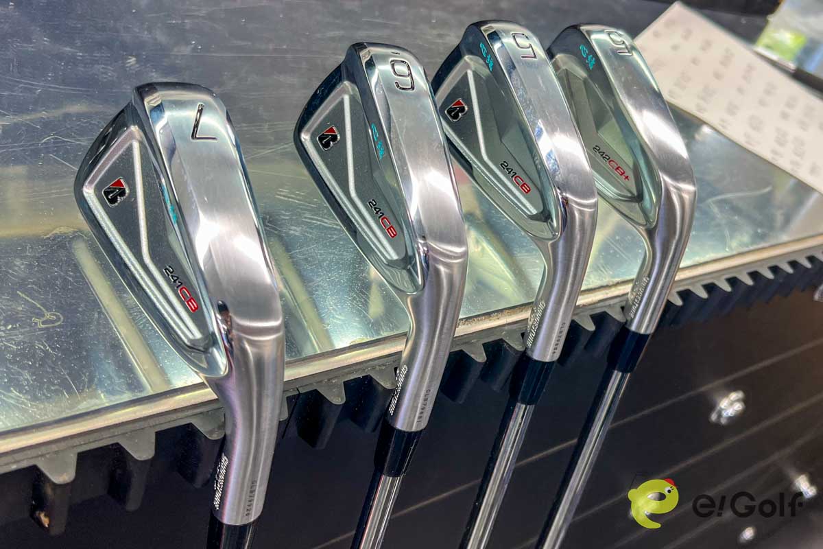 佐藤心結がテストしたアイアン。どうやら5番アイアンは「241CB」と「242CB＋」の両モデルを試しているようです