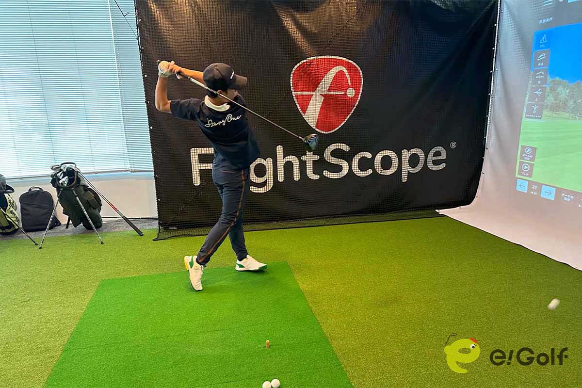 プロギア「RS X」シリーズを試打するルイゴルフさん