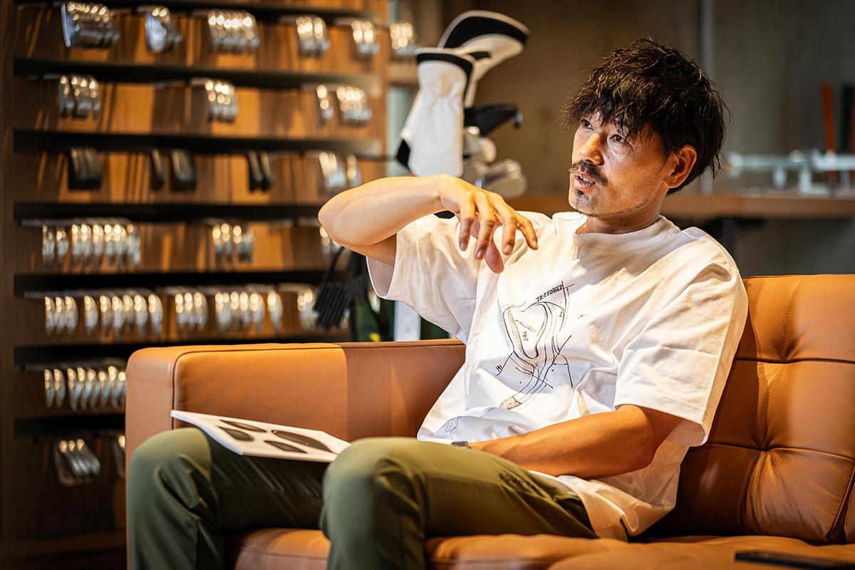 ゴルフはいかに自分に合ったクラブを使うかがとても大事だと聞いて、今はクラブを信じてプレーしているという[写真：角田慎太郎]