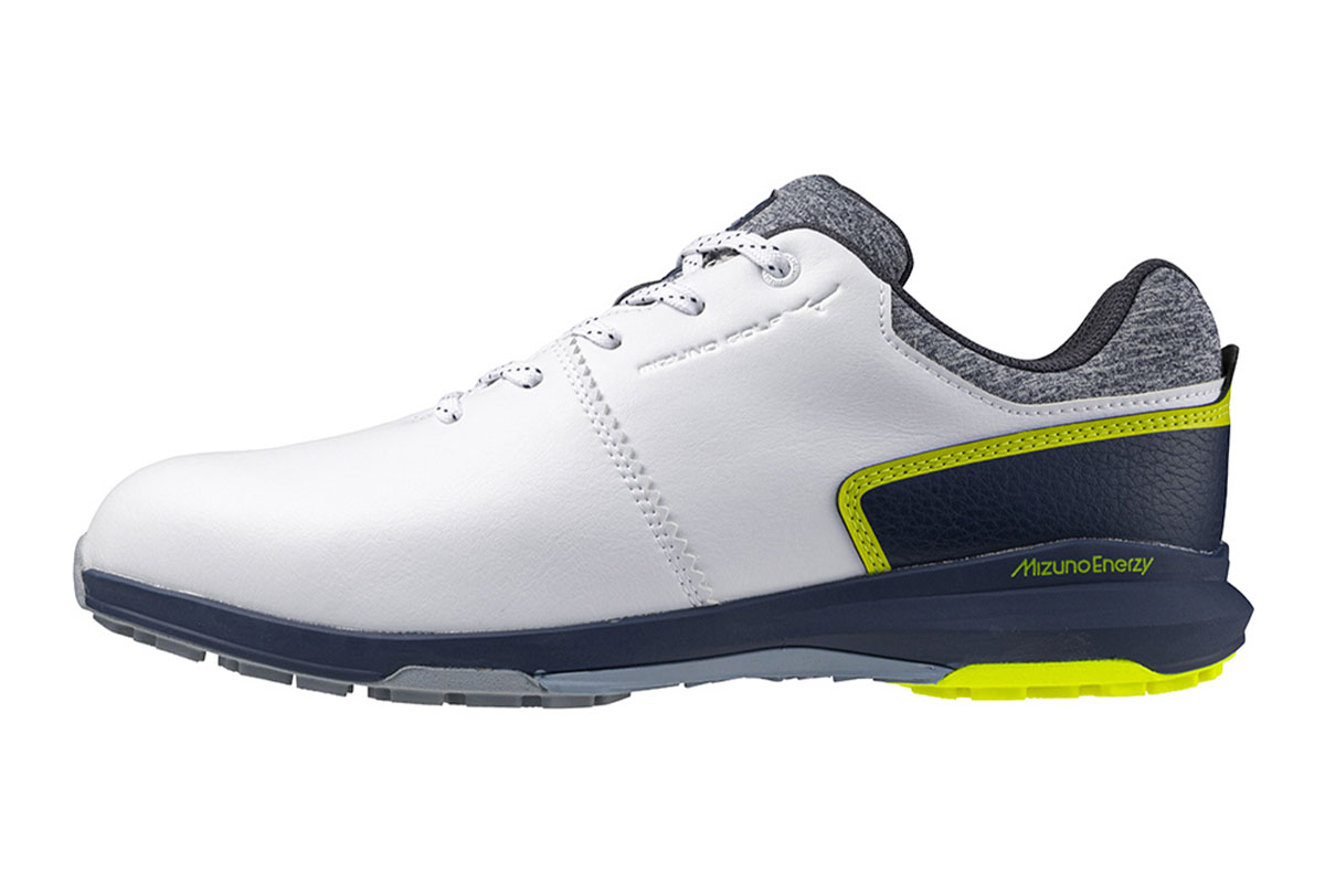 ミズノのゴルフシューズ 「NEXLITE ENERZY」ひもタイプ ホワイト×ネイビー