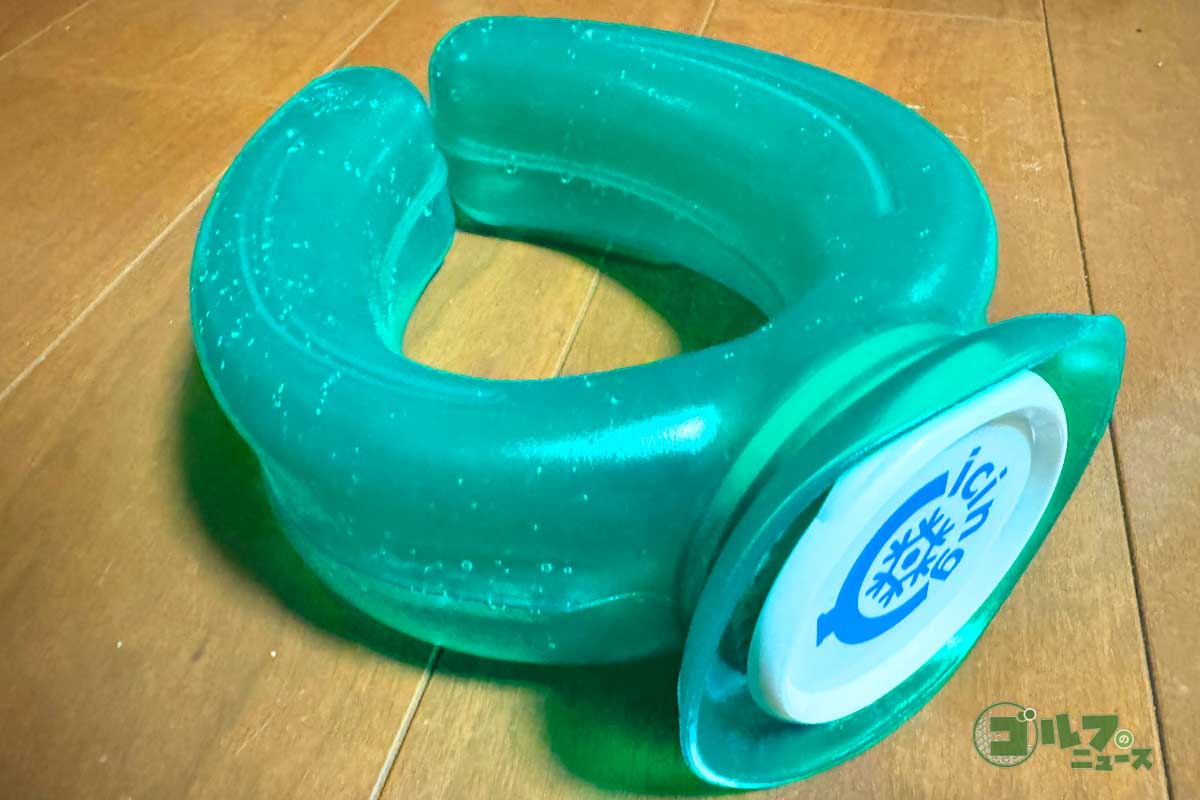 首に“パカッ”とはめられるのが便利。フィット感も抜群で冷却効果は非常に高かった