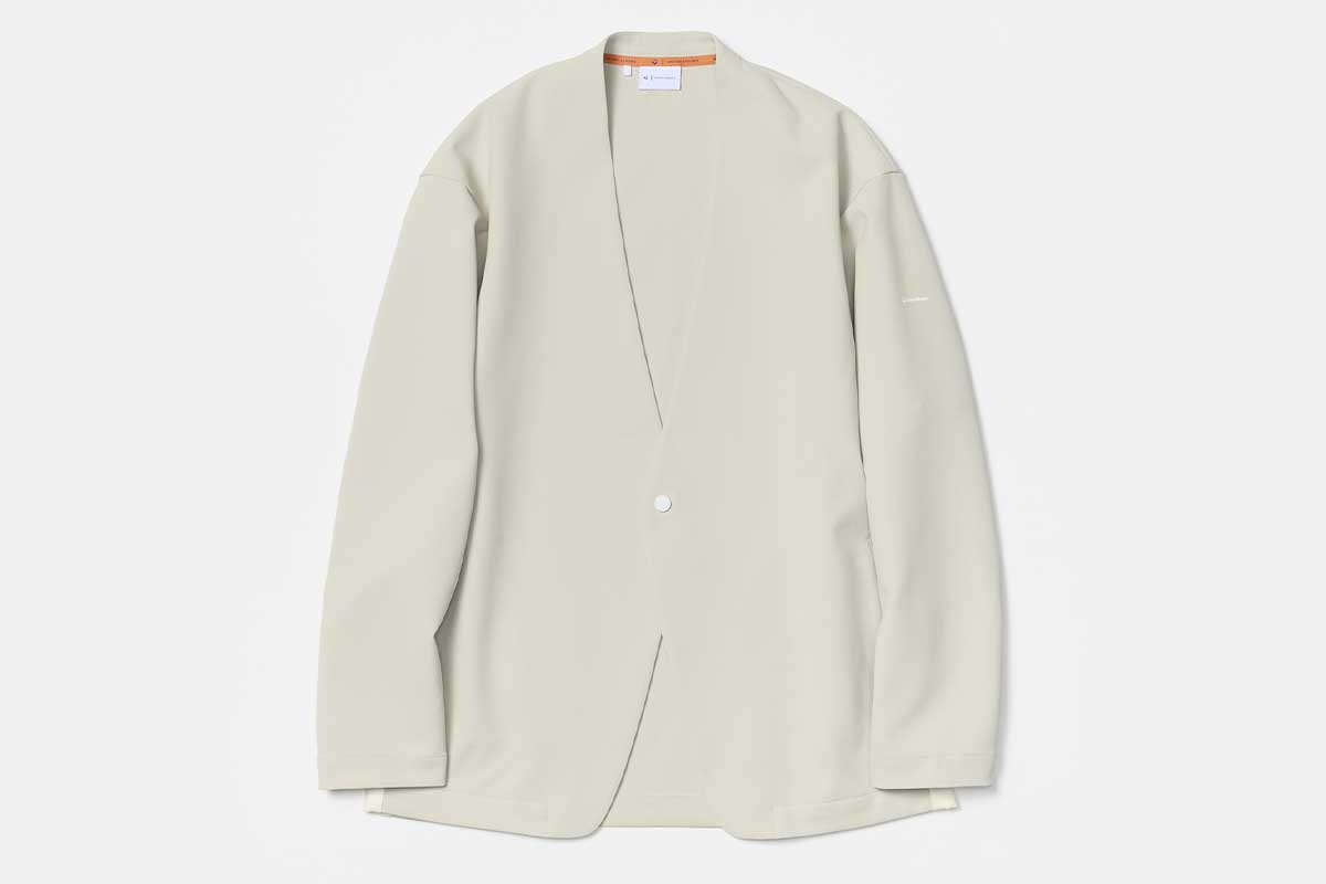 ノーカラーテーラードジャケット　3万1900円（税込み）