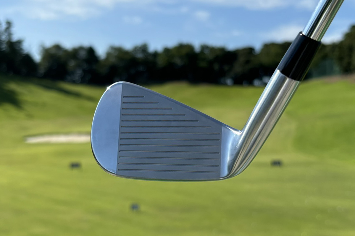 ブリヂストンの新作！軟鉄鍛造アイアン「242CB＋」