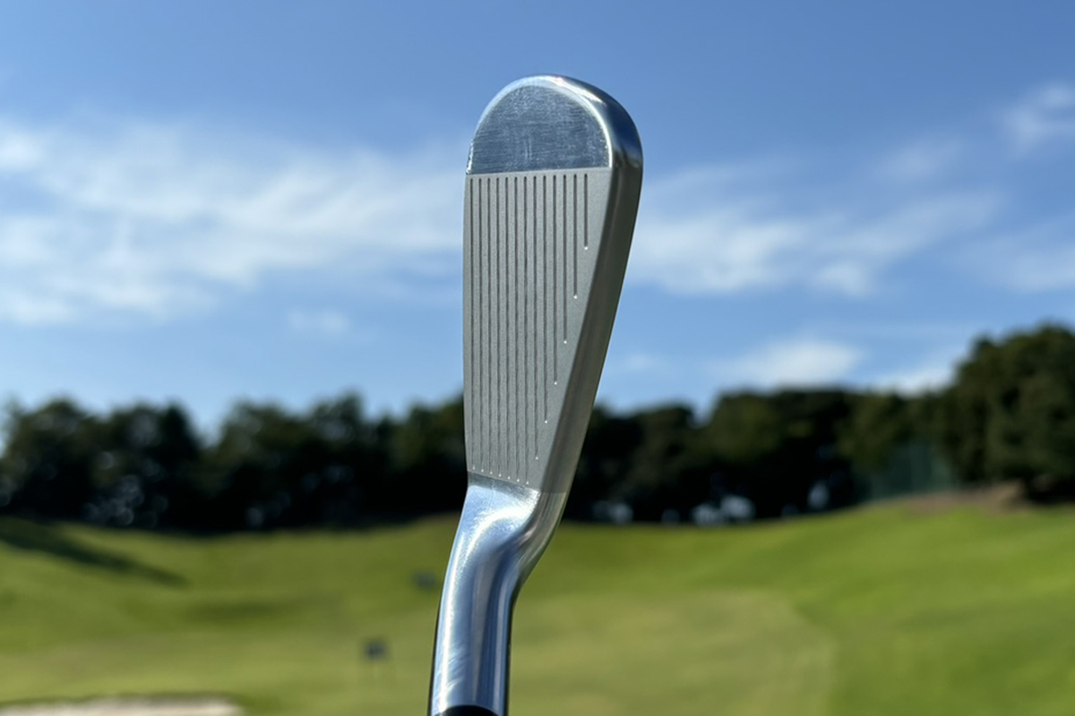 ブリヂストンの新作！軟鉄鍛造アイアン「242CB＋」