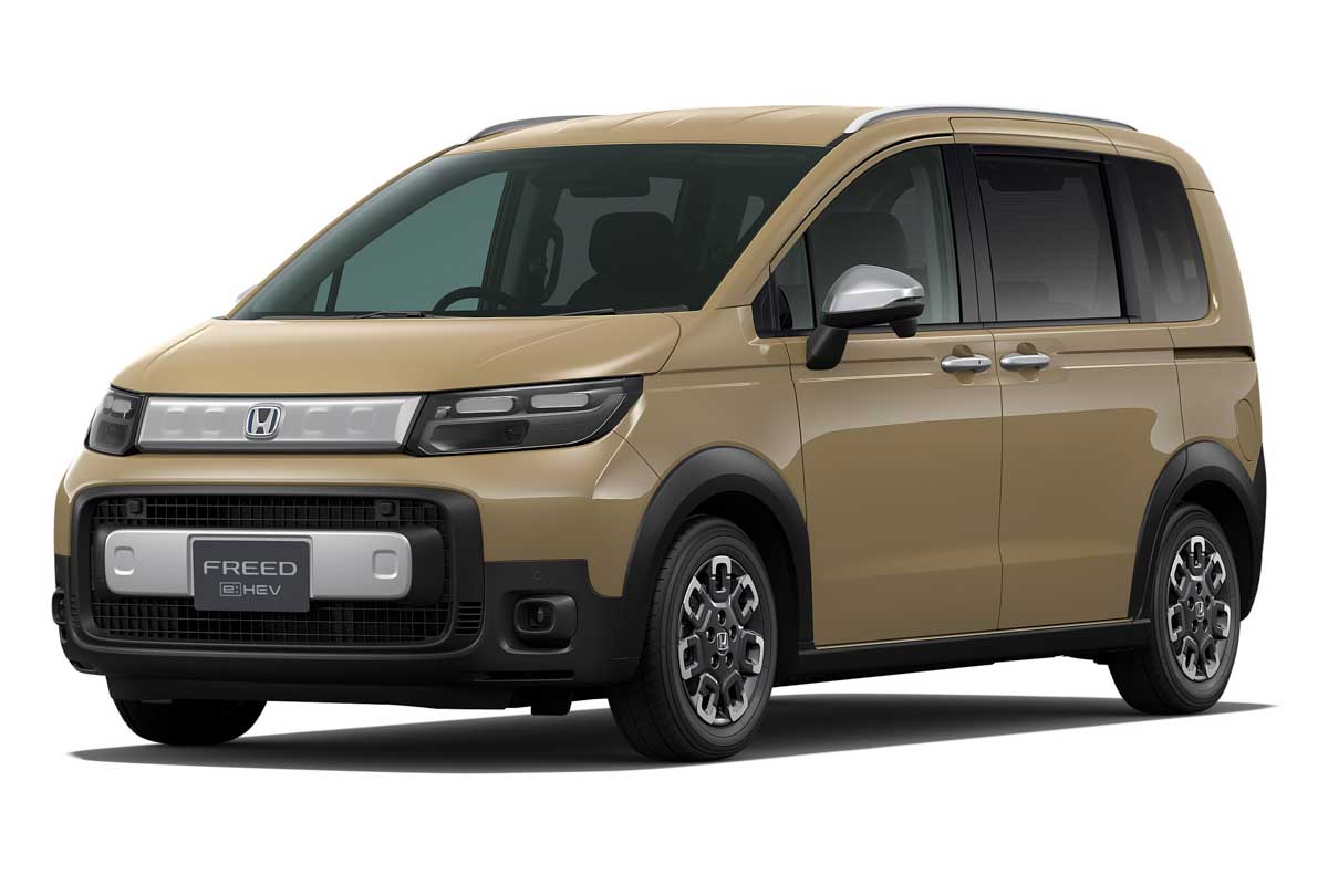 タフなイメージを強調したクロスター。専用バンパーなどで個性を演出