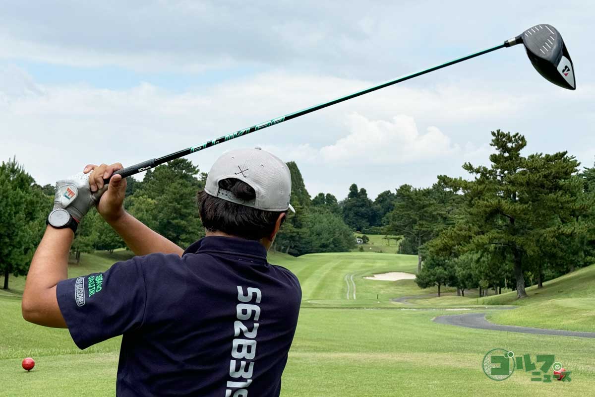 大きく曲がることがなく、ミスヒットしても曲がりや飛距離の落ち込みが少なかった