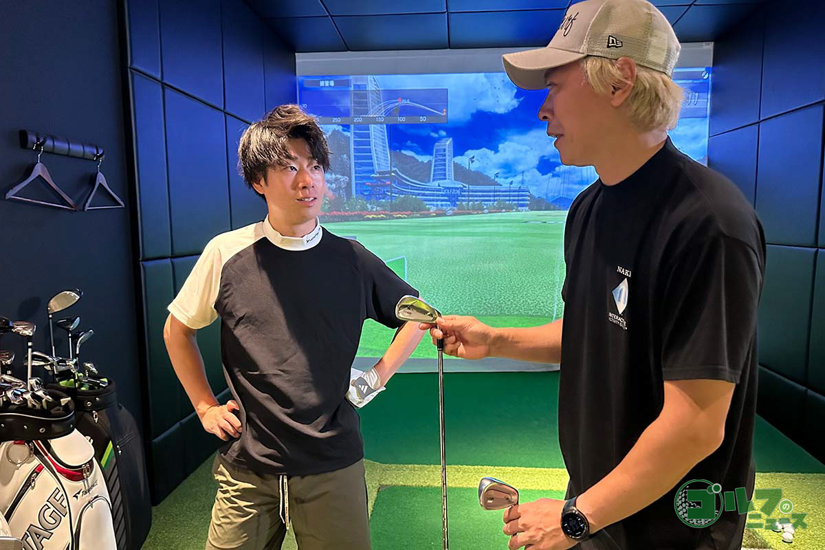 試打した感想を話し合うルイゴルフさん（左）と鶴原さん（右）