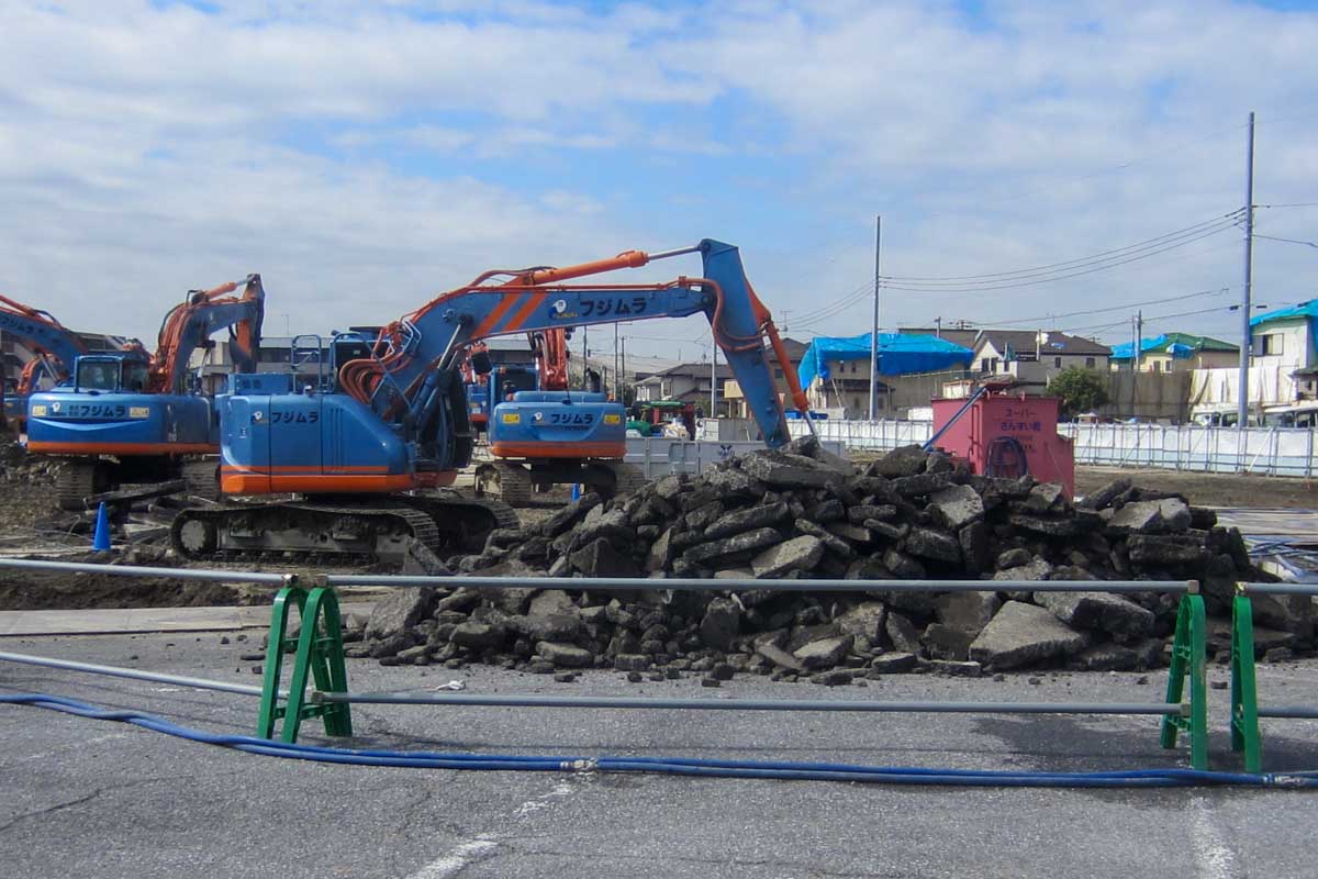 解体作業中の市原ゴルフガーデン　写真：清流舎