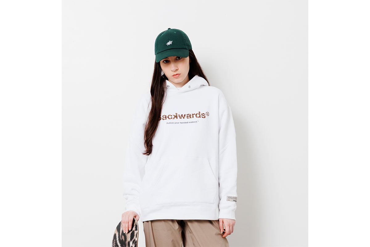 Backwards「Primary Logo SW Hoodie_411-31001」オンラインショップ価格：2万9700円（税込み）
