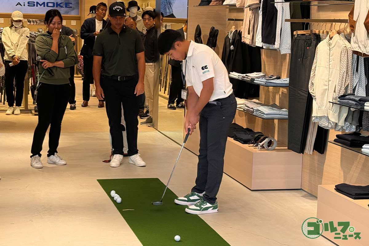 ジュニアゴルファーにパターレッスンを行う姿も