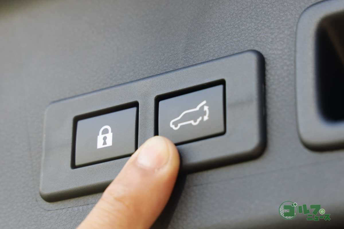 ハンズフリーで開閉できるパワーテールゲート。従来通りのスイッチも装備