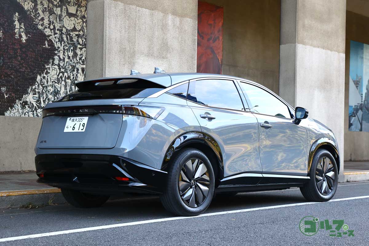 ルーフラインがそのままリヤゲートまで連続する一体感のあるフォルム