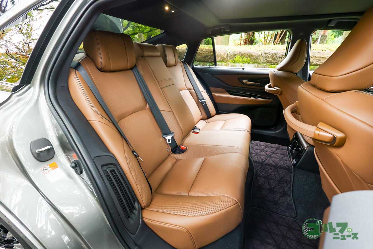後席は快適なことこのうえなし。ショーファードリブンとしても使える