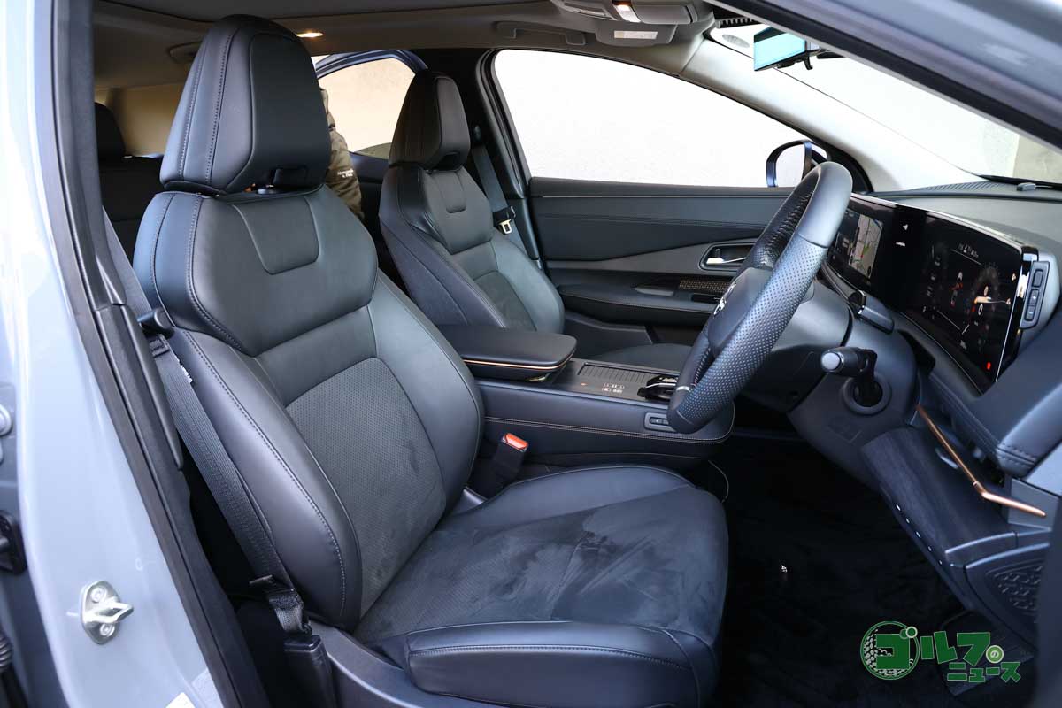 体を包み込むようにホールドしてくれる運転席。長時間座っても疲労は少ない