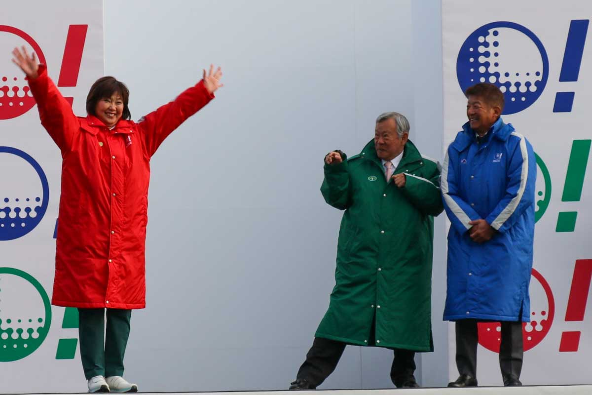 小林JLPGA会長の勢いに、諸星JGTO会長と明神PGA会長はオープニングから押され気味だった（左から）　写真：清流舎