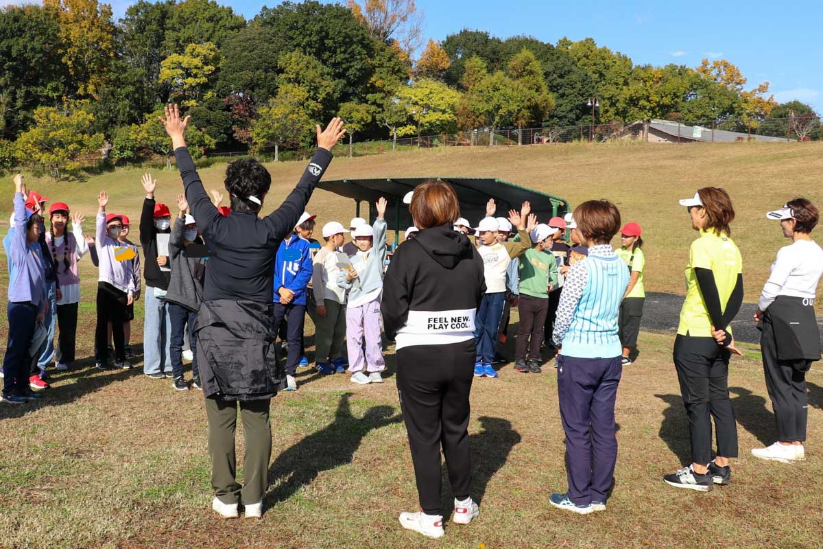 「またやりたいです！」と元気に手を挙げた牧園小の児童たち　写真：清流舎
