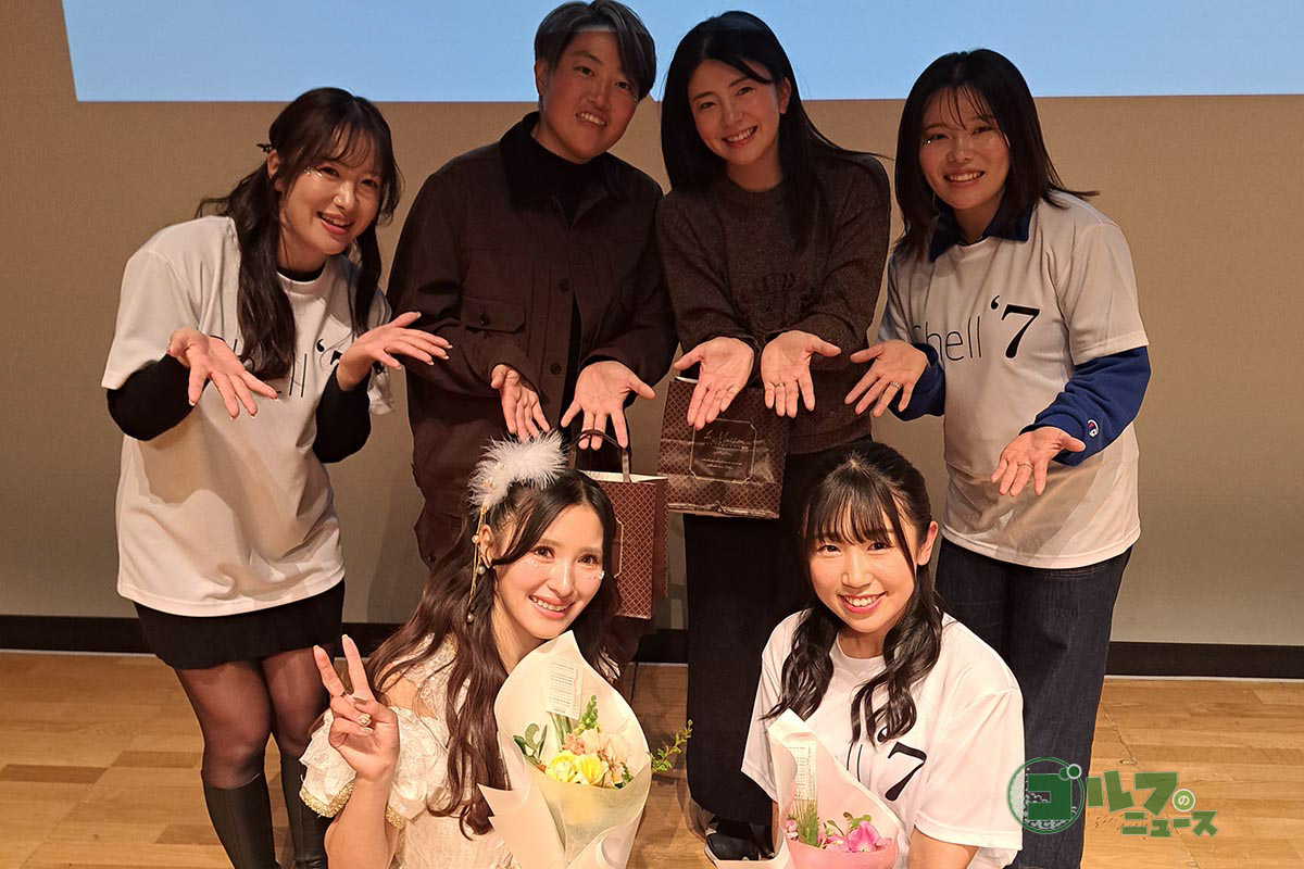 2人のライブに駆けつけた（後列左から）林菜乃子、工藤遥加、堀琴音、勝みなみの女子プロ仲間