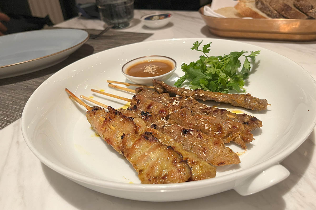 東南アジアではポピュラーな「サテ」。日本でいう焼き鳥のようなもの