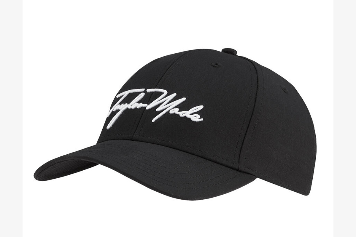 「テーラーメイド スクリプトシーカーハット」　ポリエステル素材で耐久性があり、シンプルなデザインが魅力。 洗濯後も型崩れしにくく、お手入れが簡単。　3300円（税込み）　写真：テーラーメイド公式サイトより