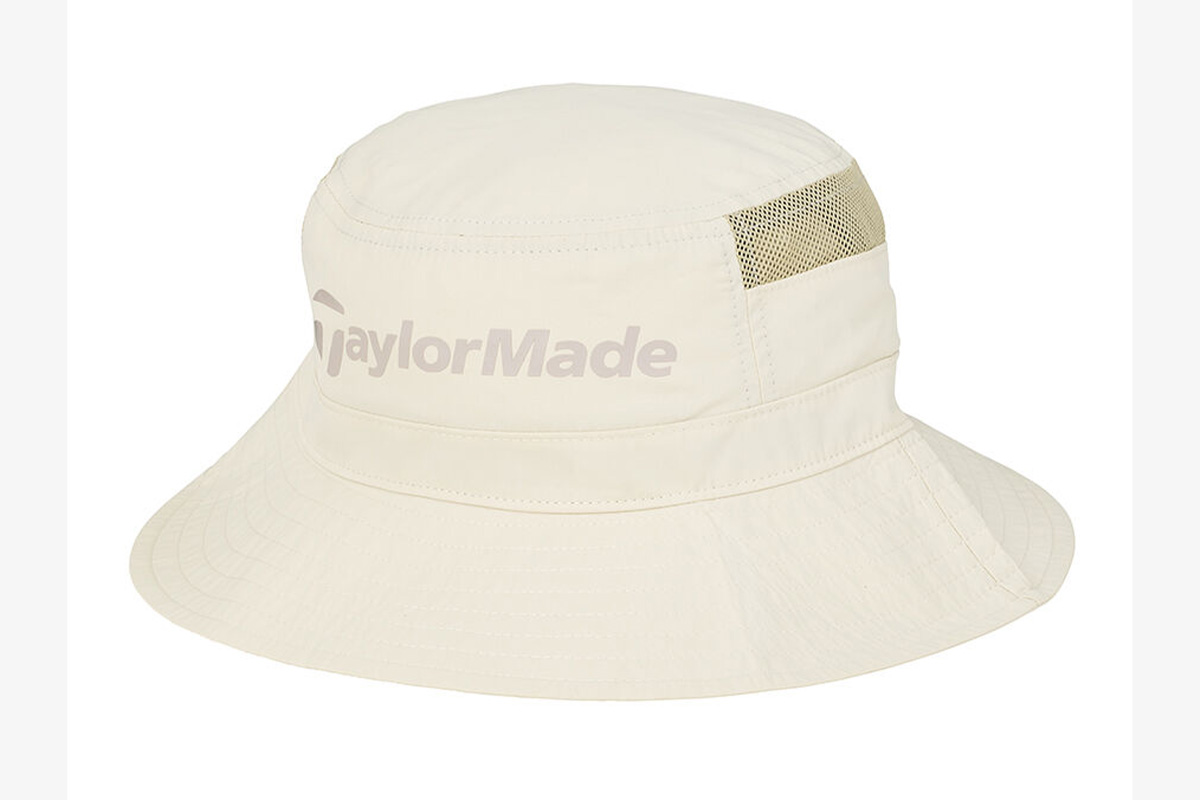 「テーラーメイドM サンシェードハット」　首元の日焼けに配慮したサンシェード付きのハット。  クラウンには部分的にメッシュ素材を使用しており高通気を実現。　6600円（税込み）　写真：テーラーメイド公式サイトより