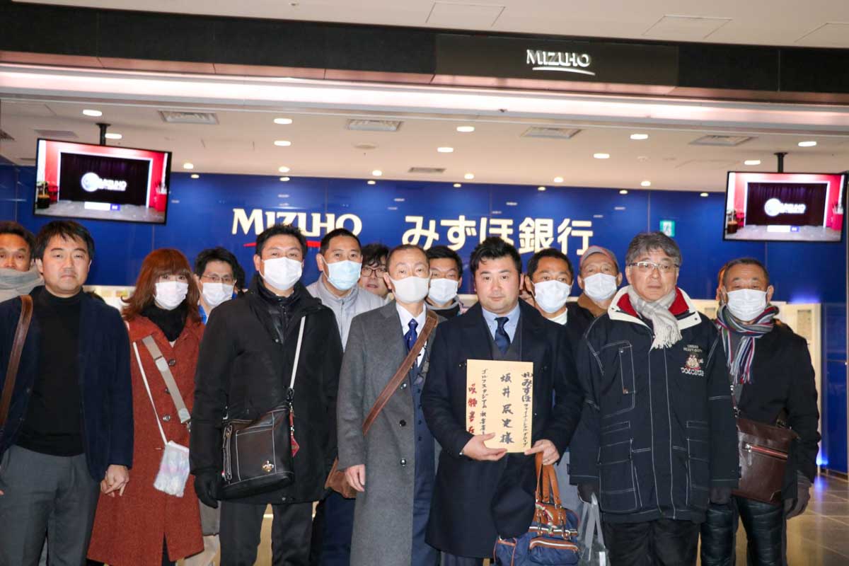 2019年1月18日、みずほフィナンシャルグループに嘆願書を提出した被害者の会　写真：清流舎