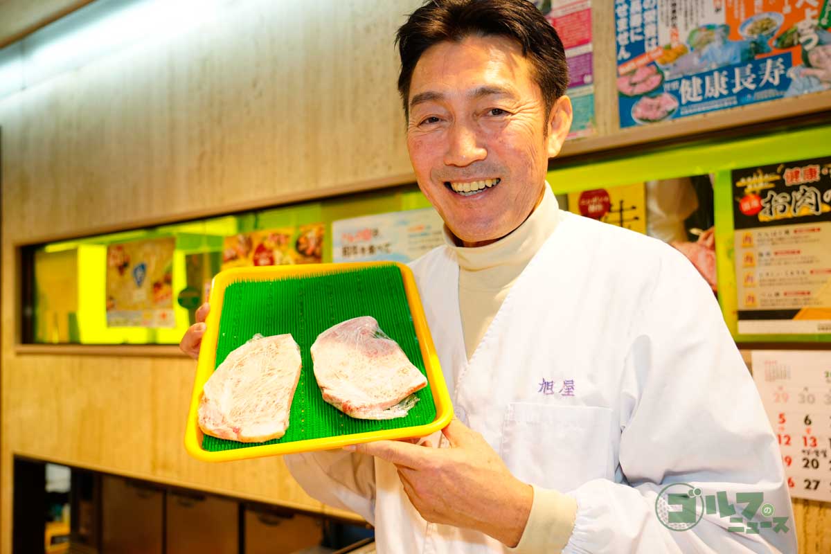 自慢の肉を披露してくれた河井博大