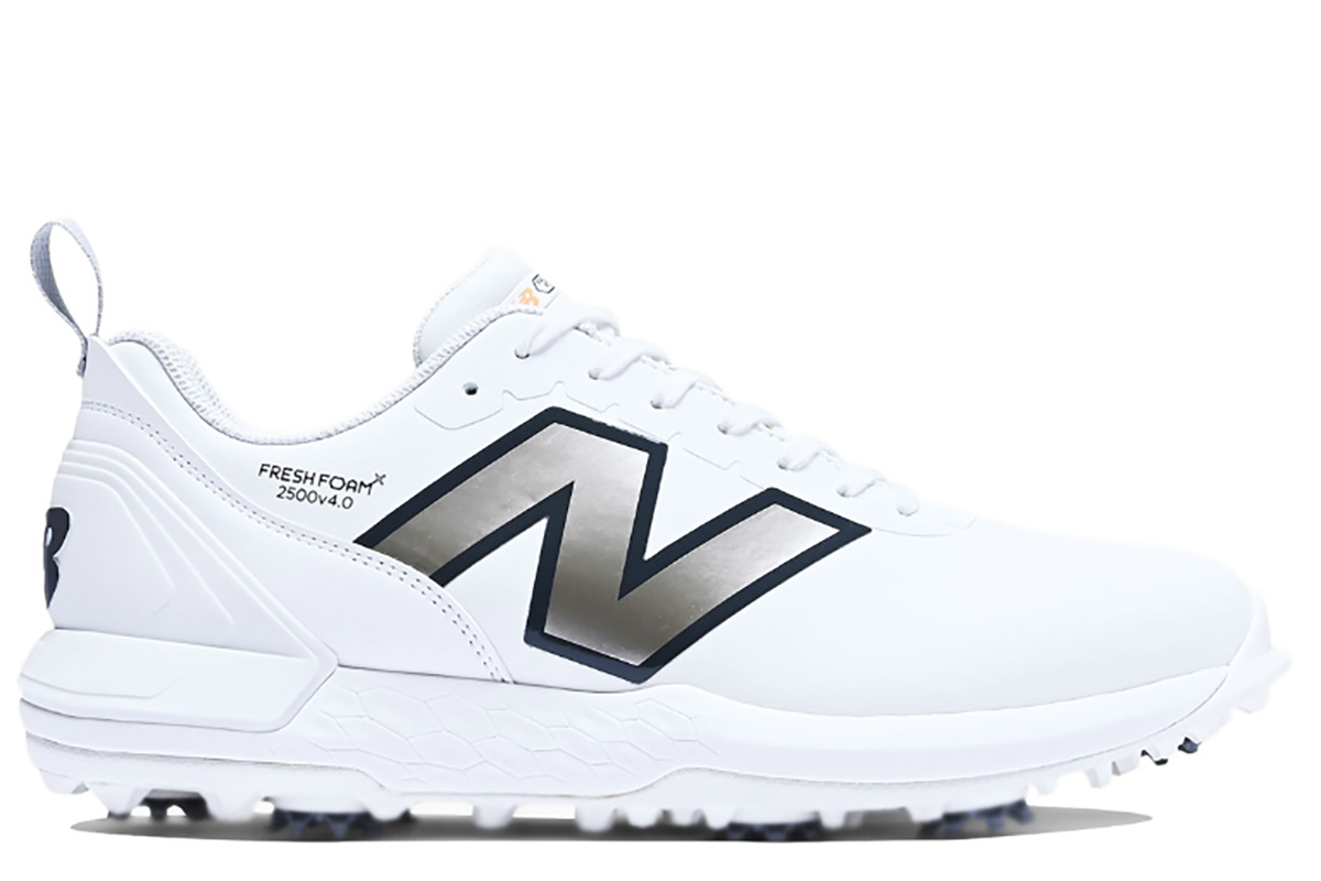 ニューバランス「Fresh Foam X 2500v4」　商品名：UG2500　カラー：C4（WHITE/GOLD）　ウイズ/サイズ：2E/22.5～30.0、31.0センチ　価格：オープン