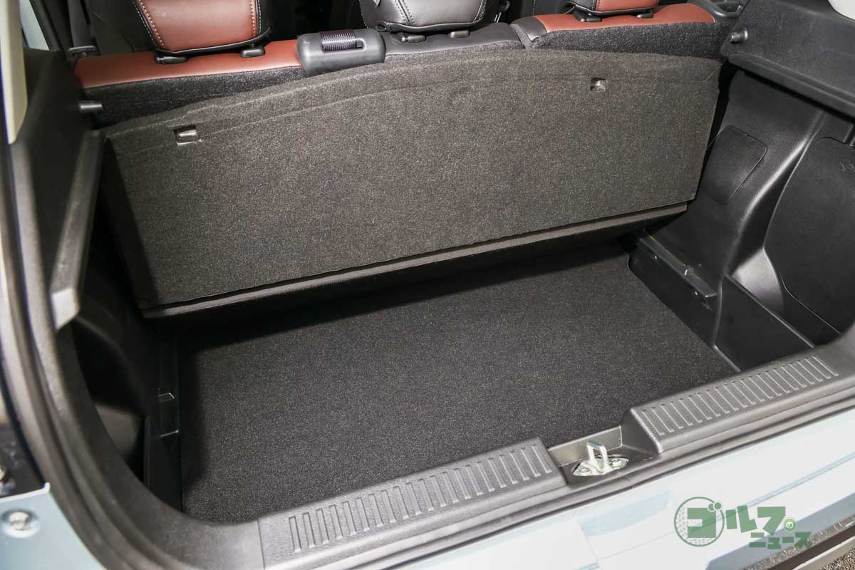 フロア下の収納スペース。高さのある荷物を積めるなどフレキシブルなアレンジが可能