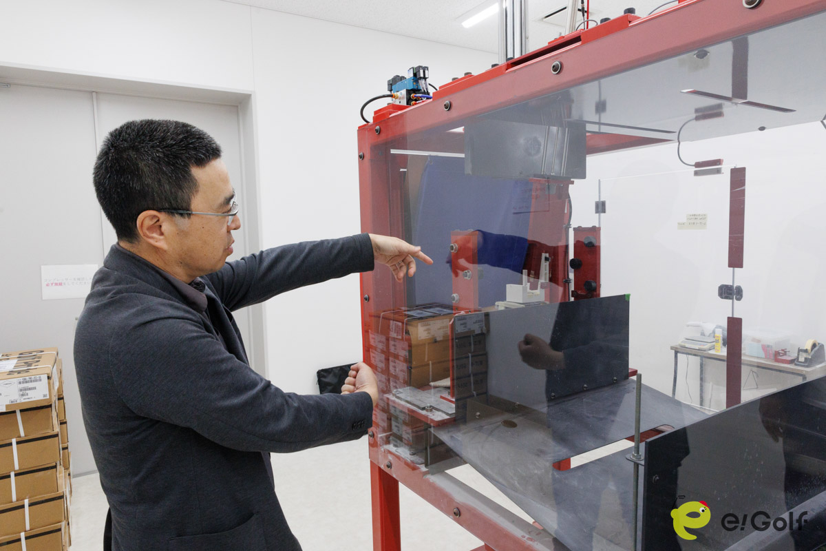 「ゴルフR&Dセンター」ではCOR（反発測定機）やランチャーマシン、スイングロボットなどによって、厳格なテストが行われる[写真：山上忠]