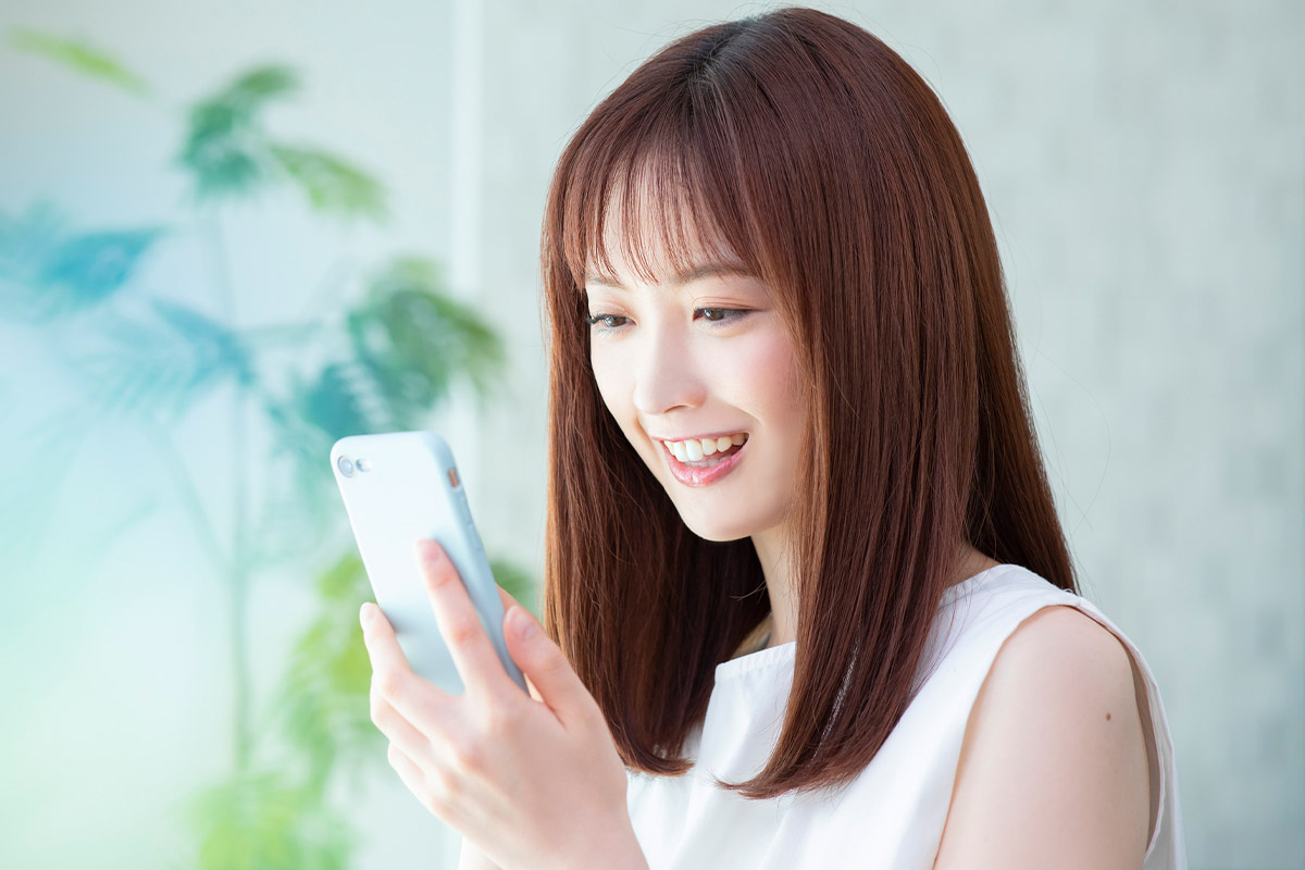 最近はネット予約が広く普及している 写真:PIXTA