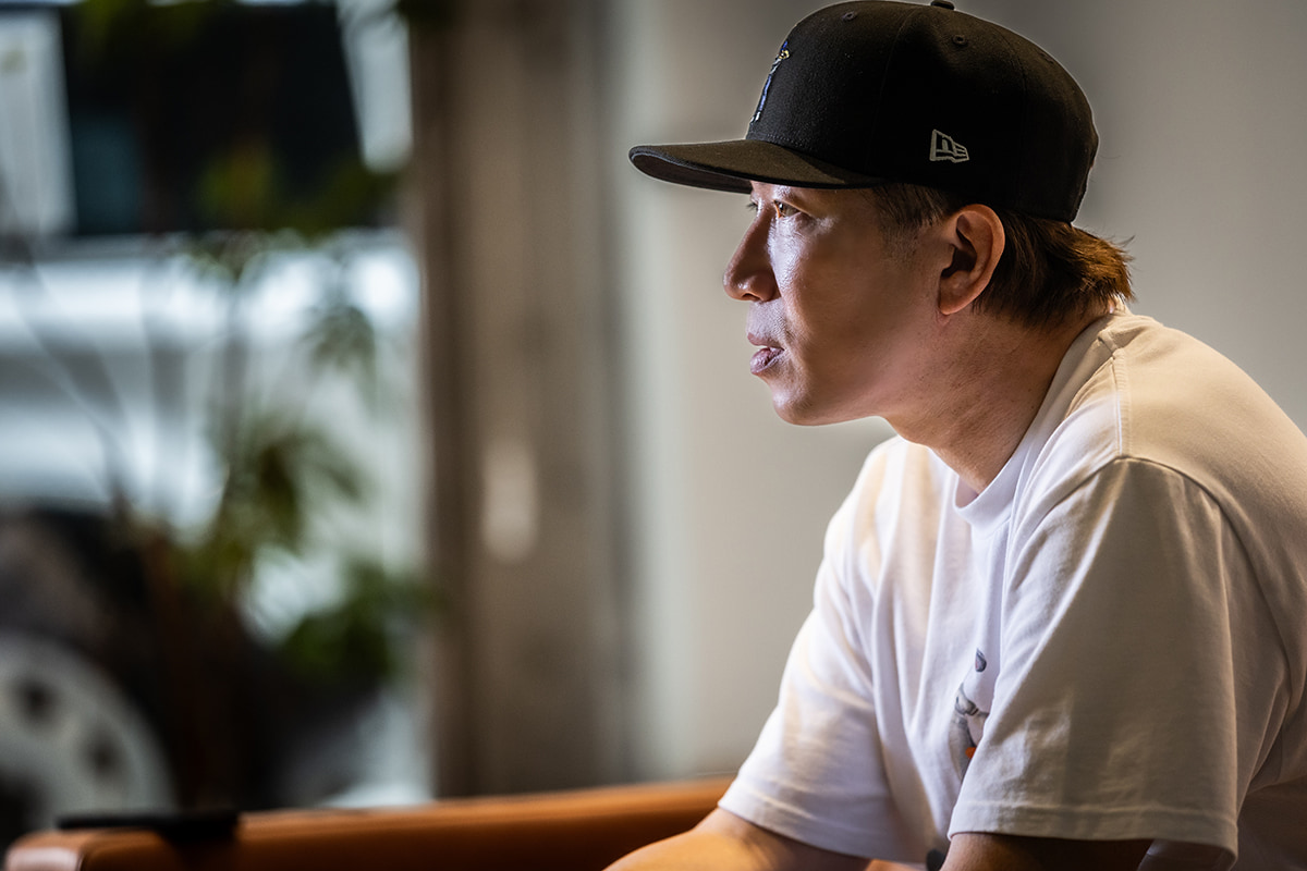 野球からゴルフへ。多村さんが見つけた新たな挑戦は、悔しさを原動力にした“80切り”への道。フォーティーンによる14本のクラブ選びがその夢を支える[写真：角田慎太郎]