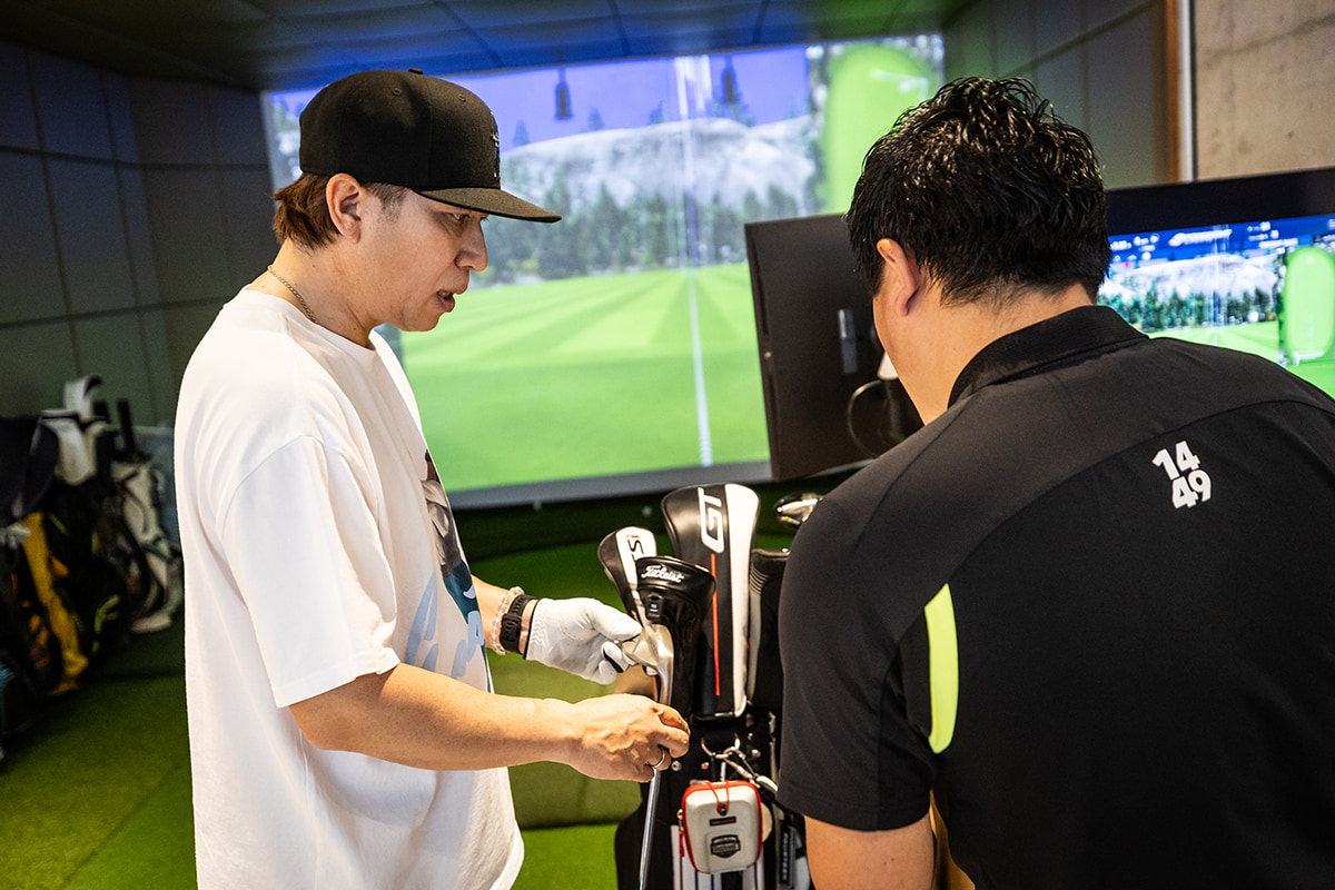 多村さんの悩み改善に向け、フィッティングは熱を帯びていた[写真：角田慎太郎]