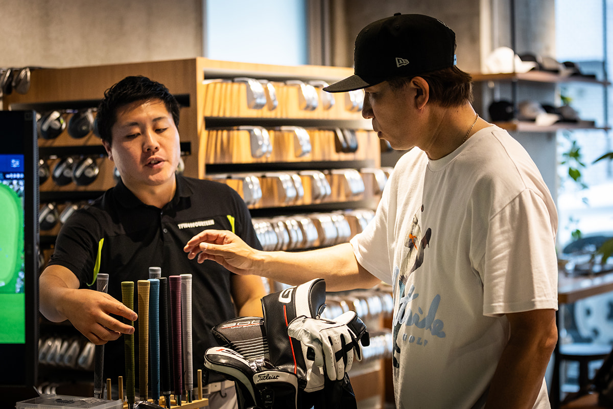 多村さんの悩み改善に向け、フィッティングは熱を帯びていた[写真：角田慎太郎]