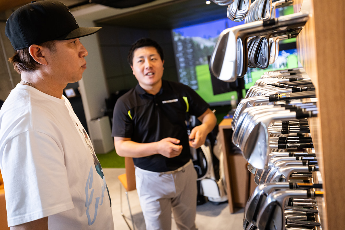 多村さんの悩み改善に向け、フィッティングは熱を帯びていた[写真：角田慎太郎]