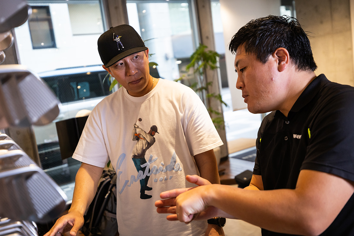 多村さんの悩み改善に向け、フィッティングは熱を帯びていた[写真：角田慎太郎]