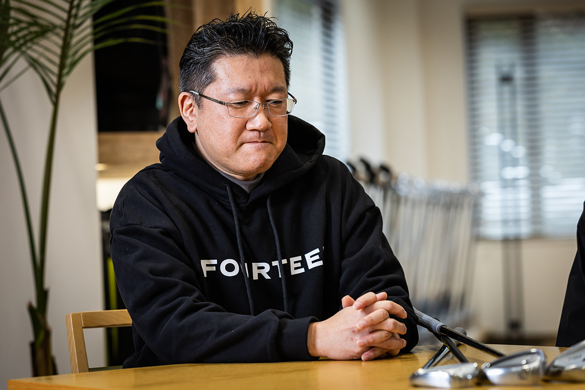 アマチュアのためのクラブ作りにこだわるフォーティーン。その根底にあるのは「やさしさ」の追求。開発担当者の黒澤氏はターゲットに合わせた設計を重視し「TB-7」では社員を想定したという。その真意とはいったい…[写真：角田慎太郎]