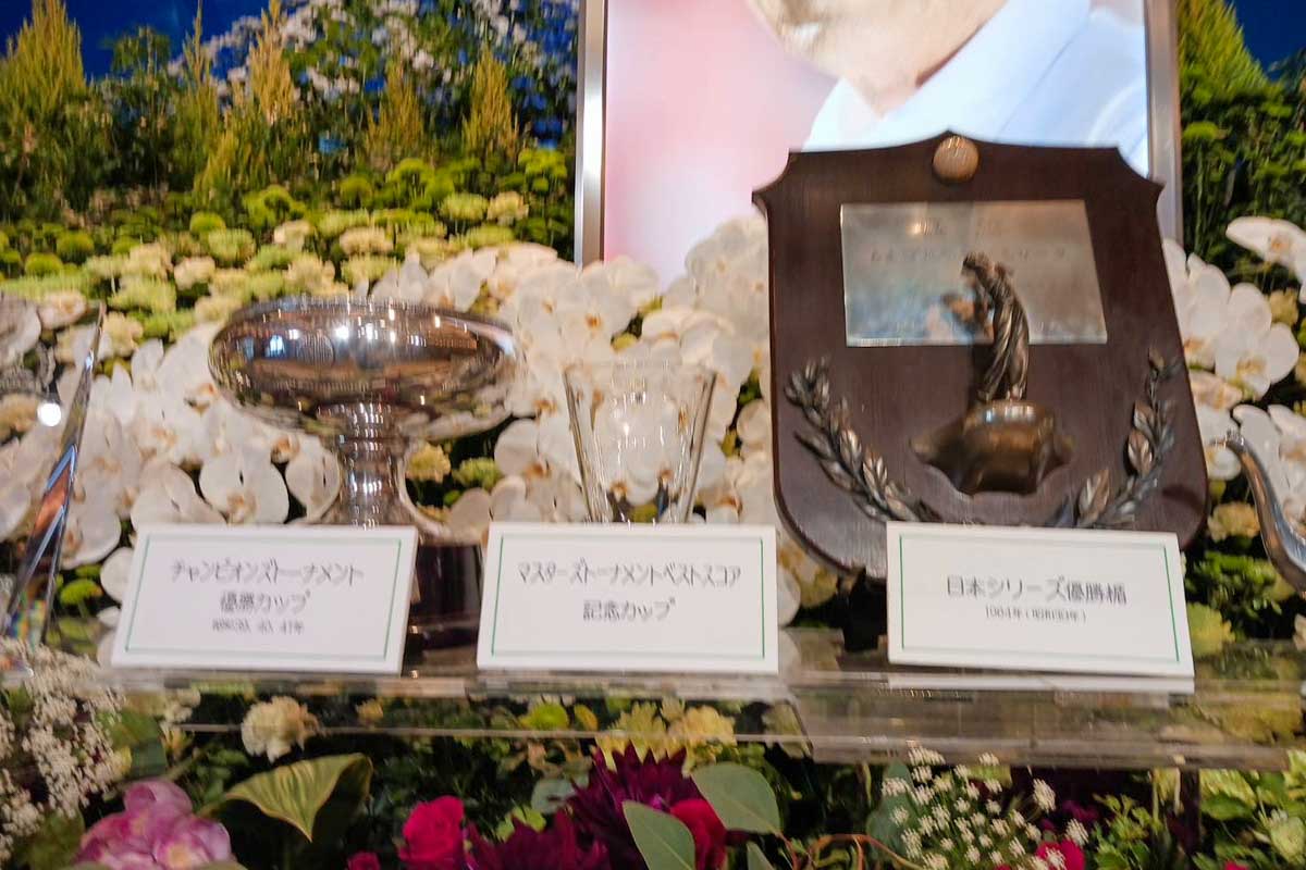 陳清波プロの栄光を物語る記念品の数々　写真：清流舎