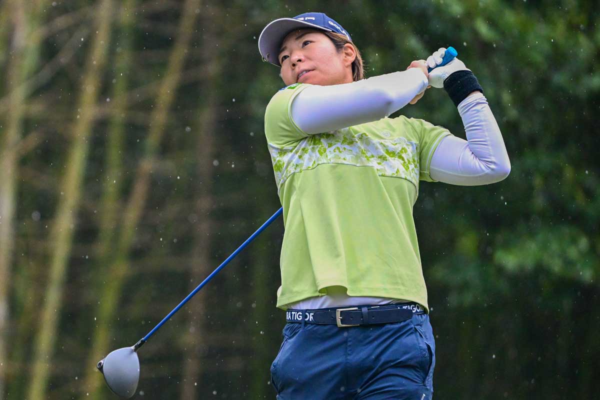 狭いホールでもしっかり振り切る穴井詩 写真:Getty Images