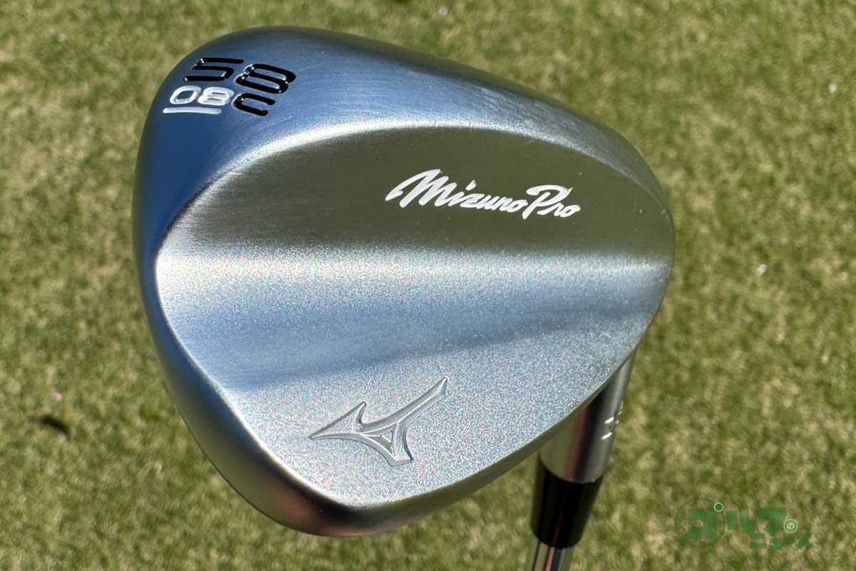 少し小ぶりだが、リーディングエッジは少し丸めで懐もあって構えやすい「T-1ウエッジ」