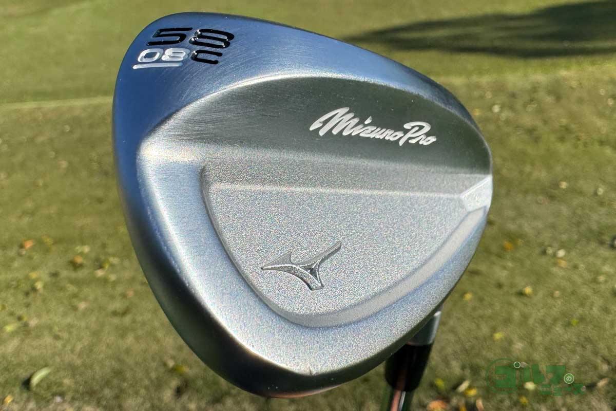 「T-1ウエッジ」と比較すると少しだけ大きめで、やや丸みが増したような感じのある「T-3ウエッジ」