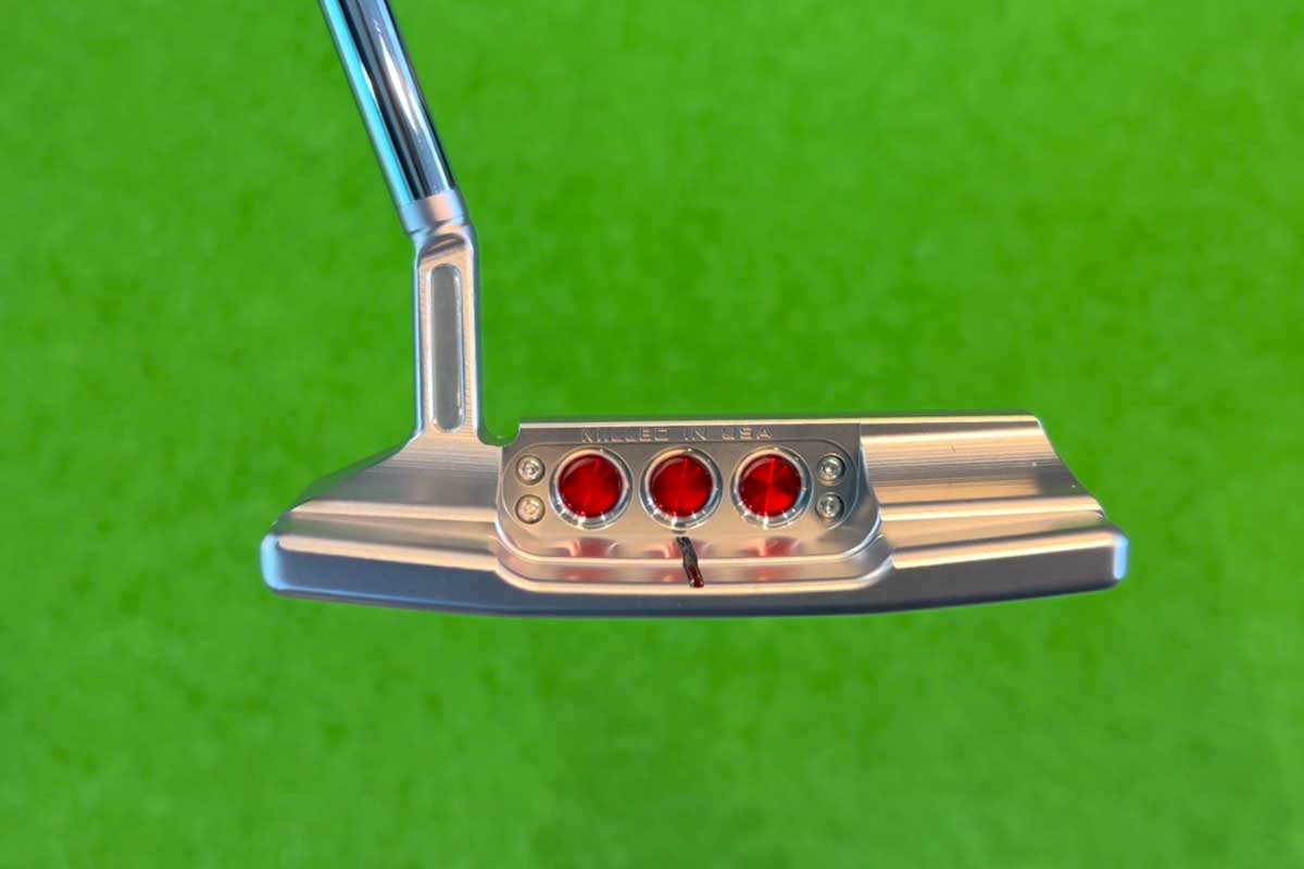 303ステンレスボディをベースに米国で設計＆精密加工と組み立てが行われている（写真は「ニューポート2.5 プラス」）